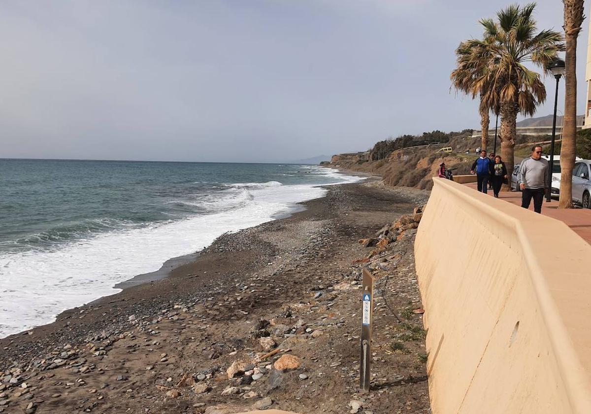 La costa de Adra necesita más aportes de arena