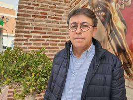 «Soy hermano de todas las hermandades de Adra, excepto de los patronos, que lo seré»