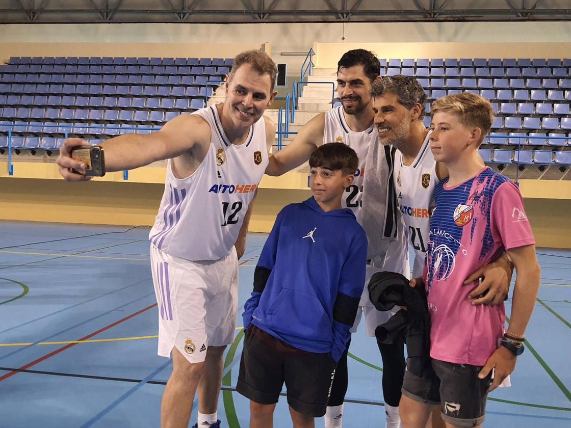 Leyendas del Real Madrid, invitado de excepción a la fiesta del baloncesto en Adra