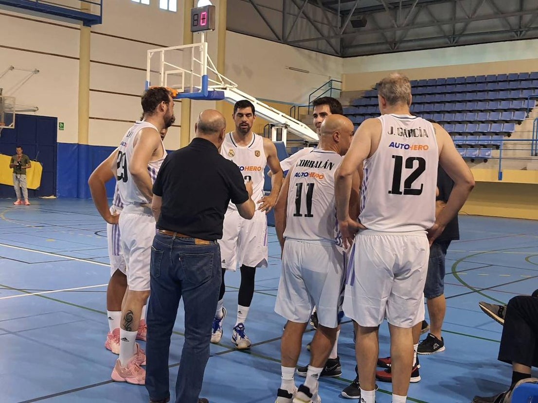 Leyendas del Real Madrid, invitado de excepción a la fiesta del baloncesto en Adra