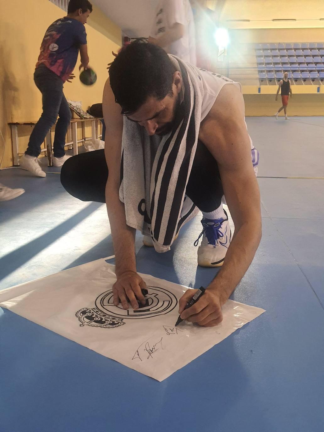 Leyendas del Real Madrid, invitado de excepción a la fiesta del baloncesto en Adra