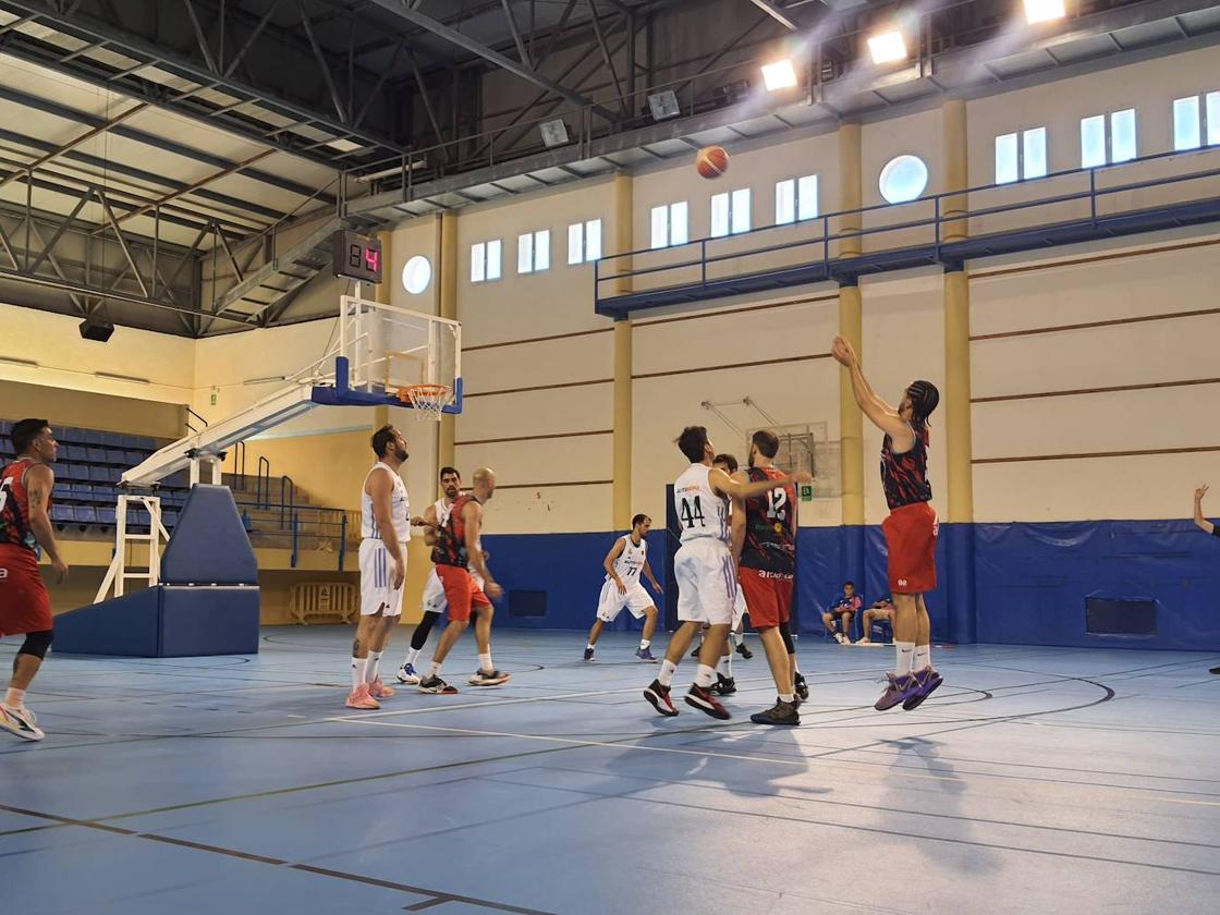 Leyendas del Real Madrid, invitado de excepción a la fiesta del baloncesto en Adra