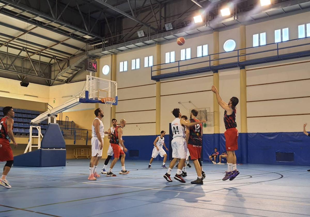 Leyendas del Real Madrid, invitado de excepción a la fiesta del baloncesto en Adra