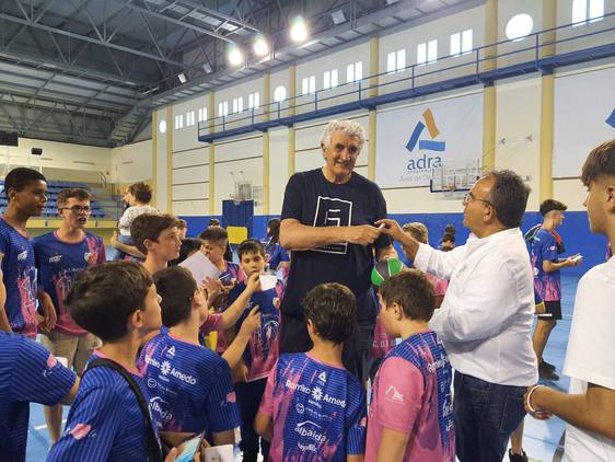 «Nos llena mucho seguir viviendo el ambiente del vestuario y del Real Madrid»