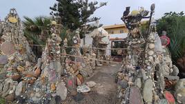 Villamaría, en primera línea de playa, es la casa más popular de Guainos.