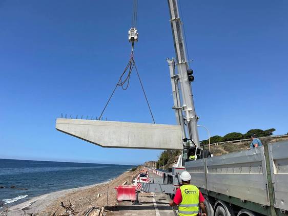 Toma forma la pasarela voladiza que unirá La Caracola y El Lance