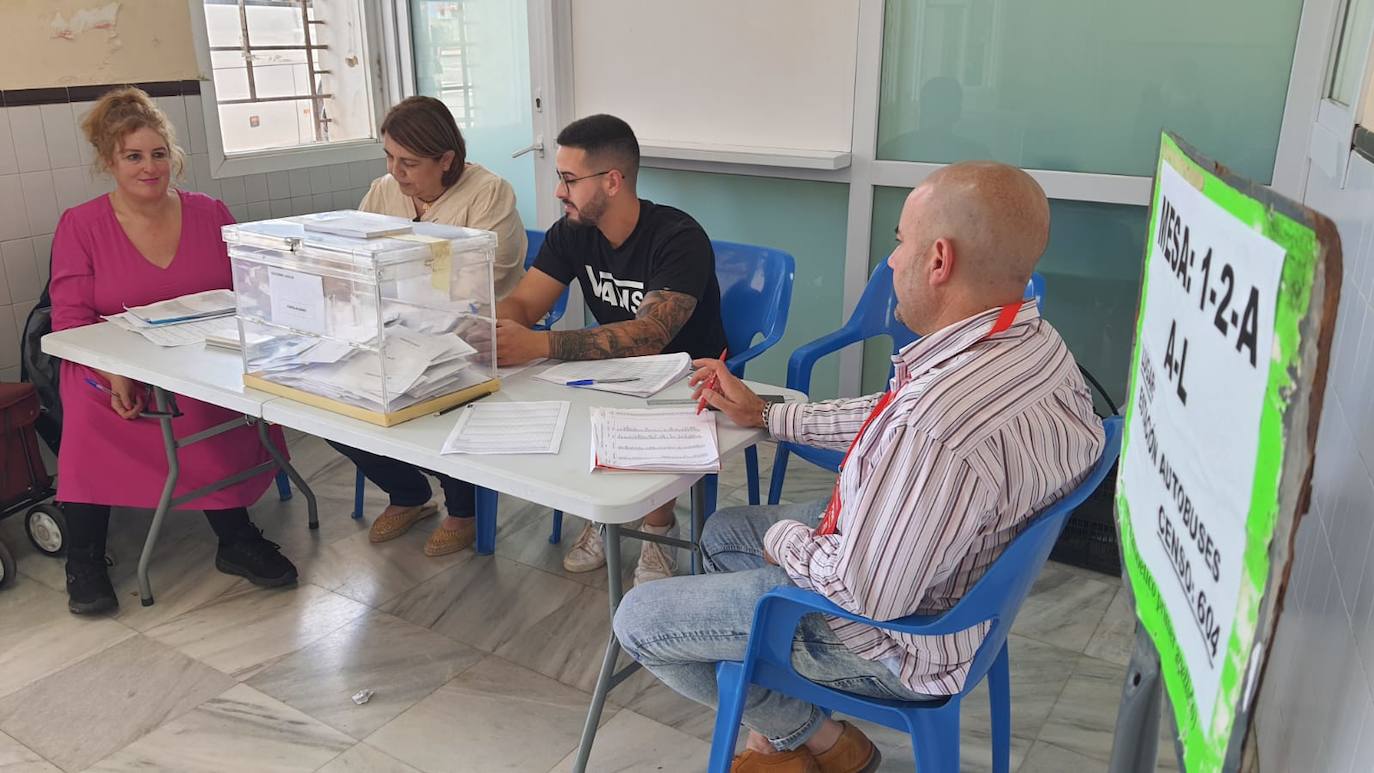 La participación en Adra supera el 34 por ciento
