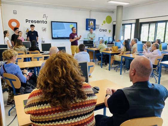 El único instituto de Dalías presenta su 'aula del futuro'