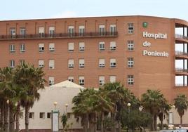 Afectado por inhalación de humo tras el incendio de una vivienda en Balanegra