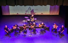 Felices 60 sobre el escenario del Centro Cultural.