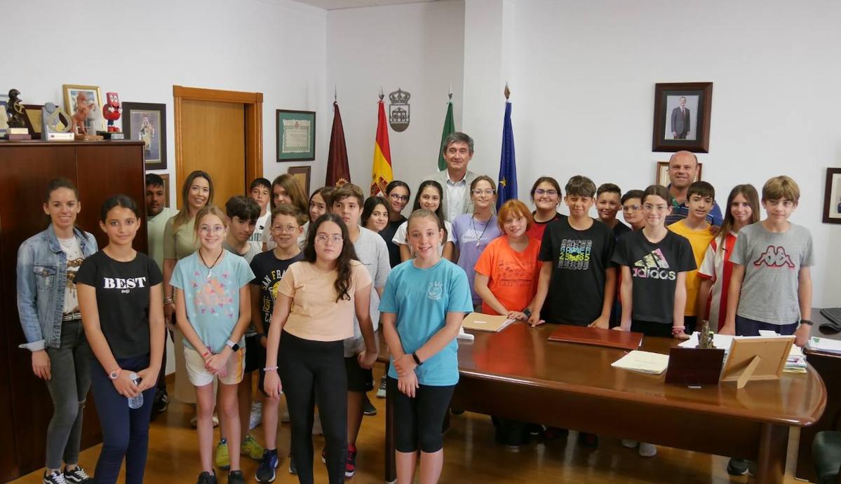 Alumnos del CEIP Abdera conocen el Ayuntamiento