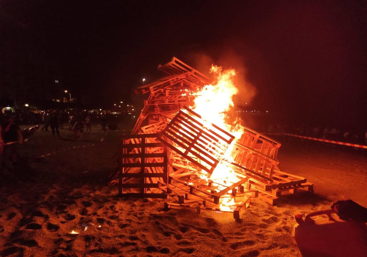 San Juan en Adra: dónde está permitido encender hogueras