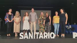 Los ponentes de las jornadas posaron con la gerente del distrito y la alcaldesa de Balanegra.