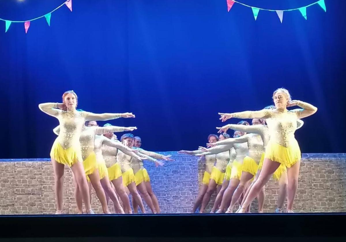 Energía y 'buen rollo' en el último espectáculo de Adra Baila
