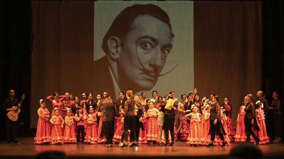 Espectacular puesta en escena de los alumnos de Arte Danza en su espectáculo 'El Sueño de Dalí'