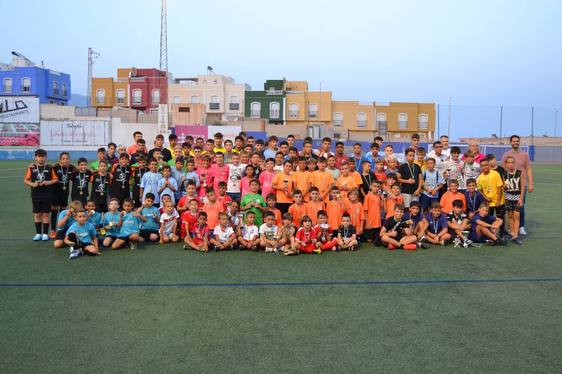 El Adra presenta su equipación en el I Torneo Antonio Parrilla