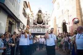 La Virgen del Carmen se asoma a la bahía abderitana