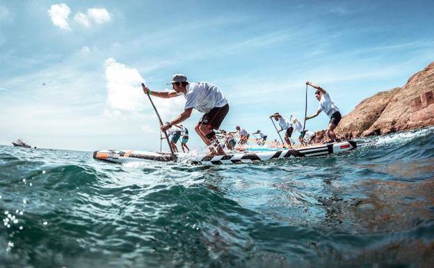 Adra invita a disfrutar del mar con actividades náuticas