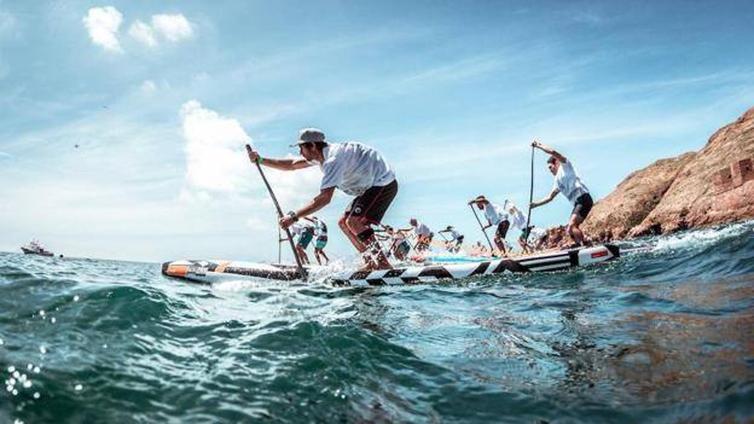 Adra invita a disfrutar del mar con actividades náuticas