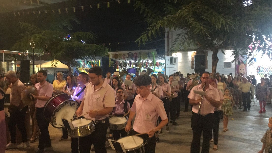 Fuente Victoria saca su fe en procesión