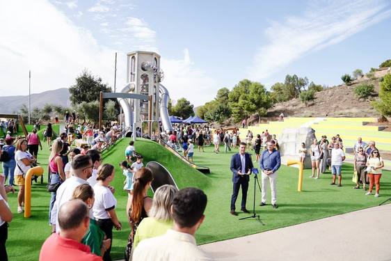 Berja estrena parque con una torre de seis plantas y nueve metros de altura