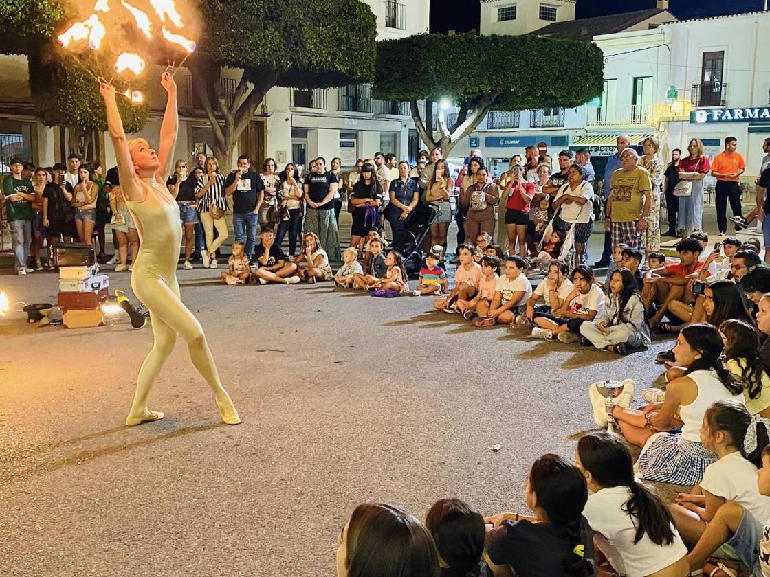 Dalías arde en pólvora y diversión