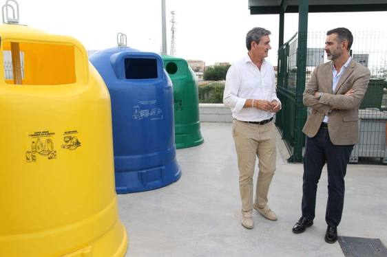 Adra estrena punto limpio para restos de podas, pinturas o electrodomésticos