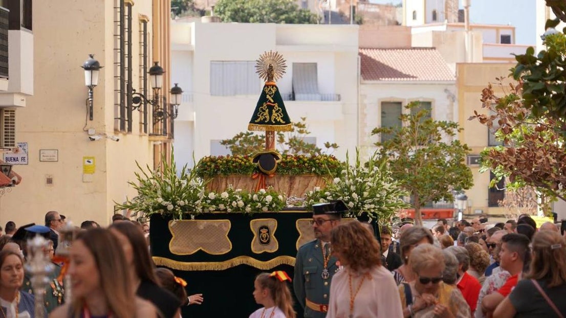 La Virgen del Pilar procesiona por las calles de Berja