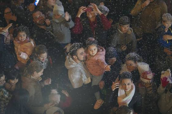 La magia de la Navidad llega a Adra en forma de nieve