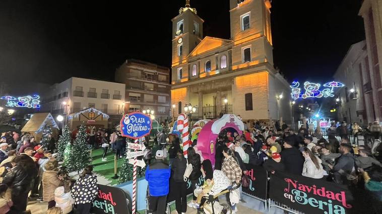 Berja instala un poblado navideño en la Plaza de la Constitución