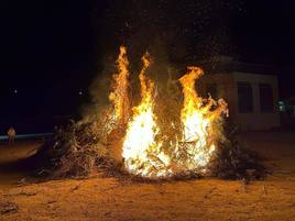 Dalías enciende sus hogueras por San Antón