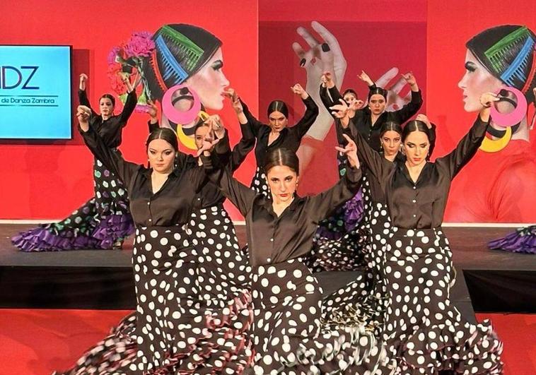 Una escuela de baile de Adra, en la Semana Internacional de la Moda Flamenca