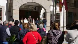 Adra y Berja guardan un minuto de silencio por el asesinato de dos guardias civiles en Barbate