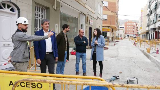 Comienza el adoquinado en Rambla de las Cruces