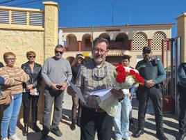 La Agrupación de Vecinos de Dalías por su Cuartel rinde homenaje a los agentes