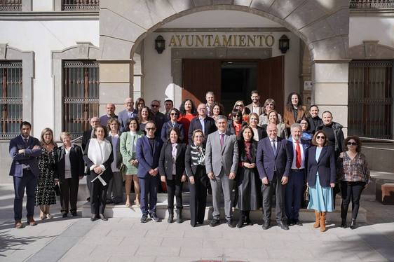 Veinte empleados toman posesión de su plaza pública en el Ayuntamiento