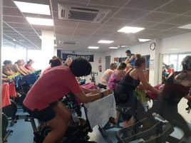 Adra busca empresa que gestione la Piscina Municipal Cubierta hasta 2026