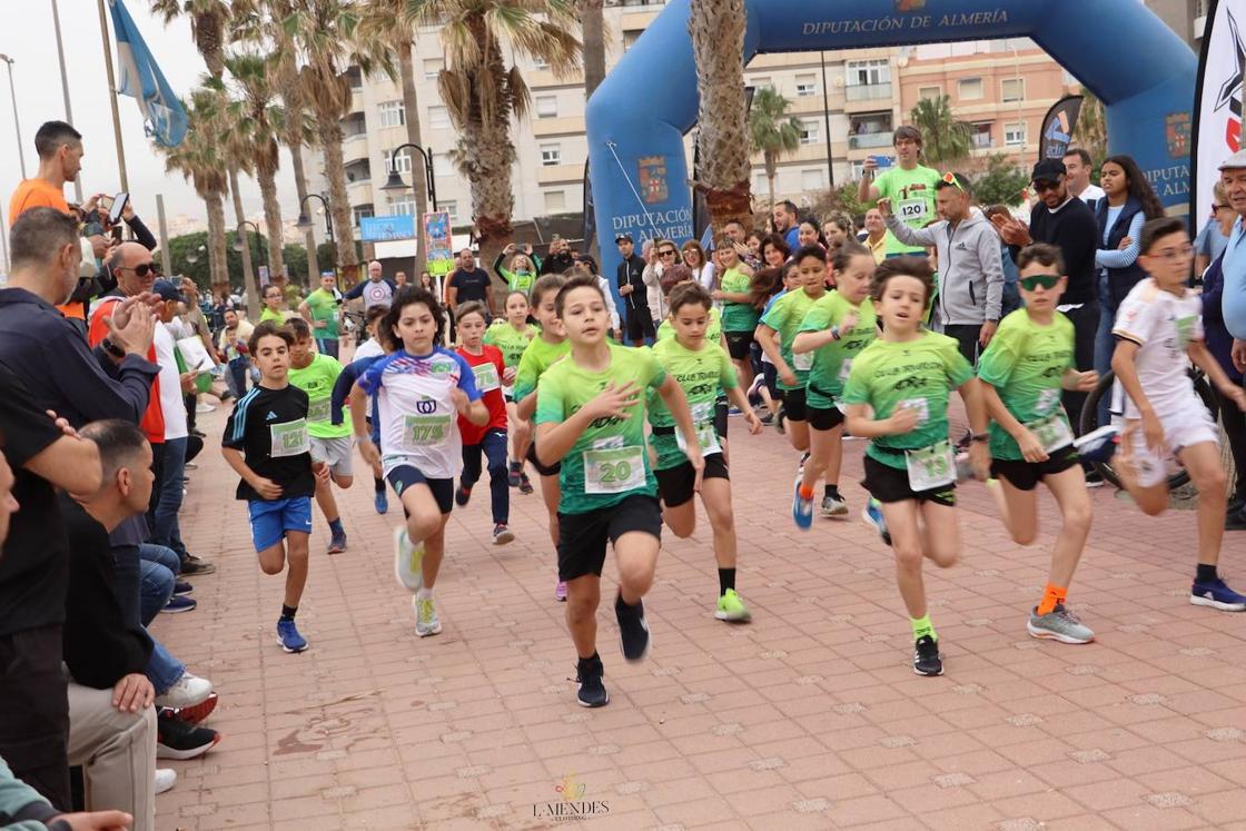 La carrera del Club Triatlón de Adra «coge cuerpo»