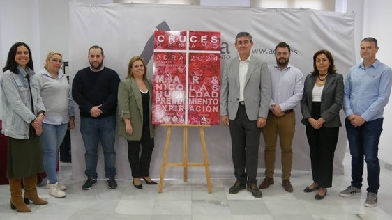 Adra celebra las Cruces de Mayo con una fiesta en el Parque del Puerto