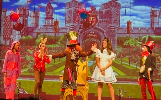 La Escuela de Teatro viaja al mundo de Alicia