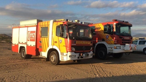 Un incendio en una vivienda de Adra obliga a desalojar a 17 personas