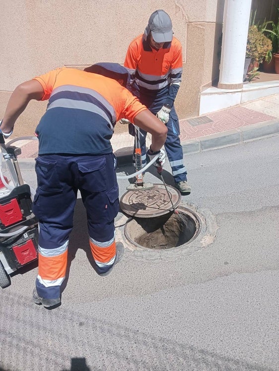 Dalías inicia la desinfección del alcantarillado a través de un plan de control de plagas