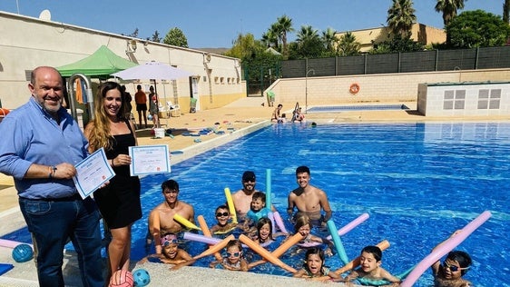 Dalías busca empresa para gestionar la piscina municipal en verano
