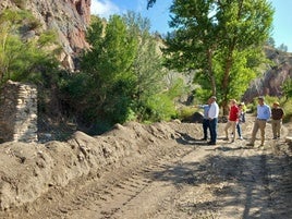 El río Alcolea se libera del cañaveral y de los árboles secos que invaden su cauce