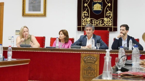 Adra modifica el presupuesto para reforzar las labores de mantenimiento