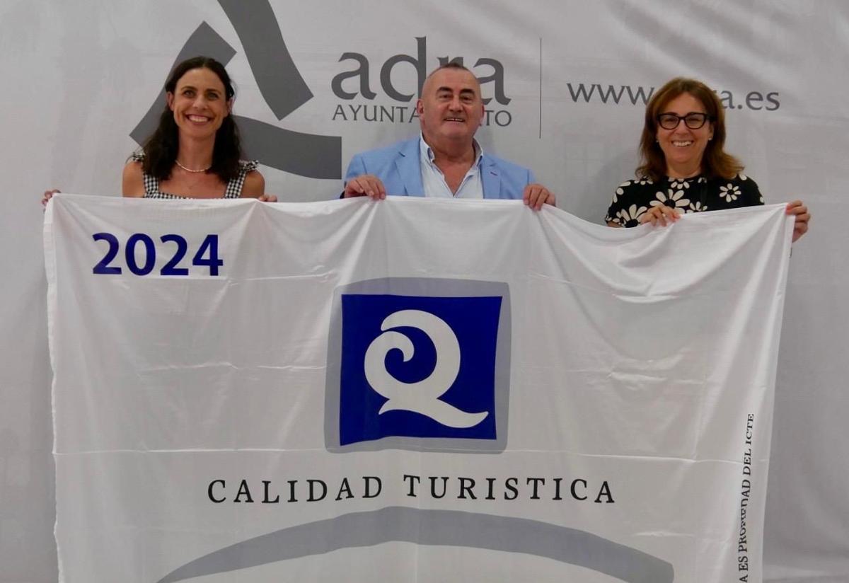 Cuatro playas de Adra acreditan su «excelencia» con la 'Q de Calidad Turística'