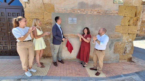 José María Martín inaugura los apartamentos 'El Pósito Don Juan de Austria XVI', rehabilitados con el PFEA