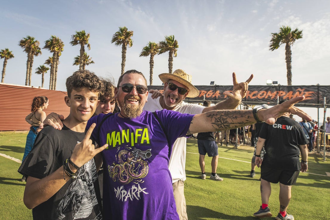 Continúa la fiesta del rock y la juerga en Adra