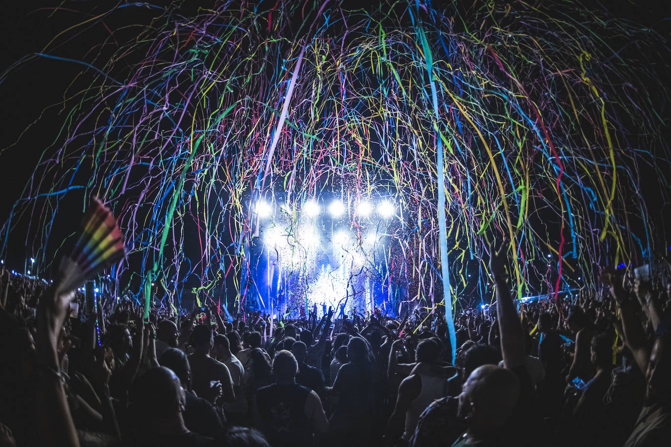 Continúa la fiesta del rock y la juerga en Adra