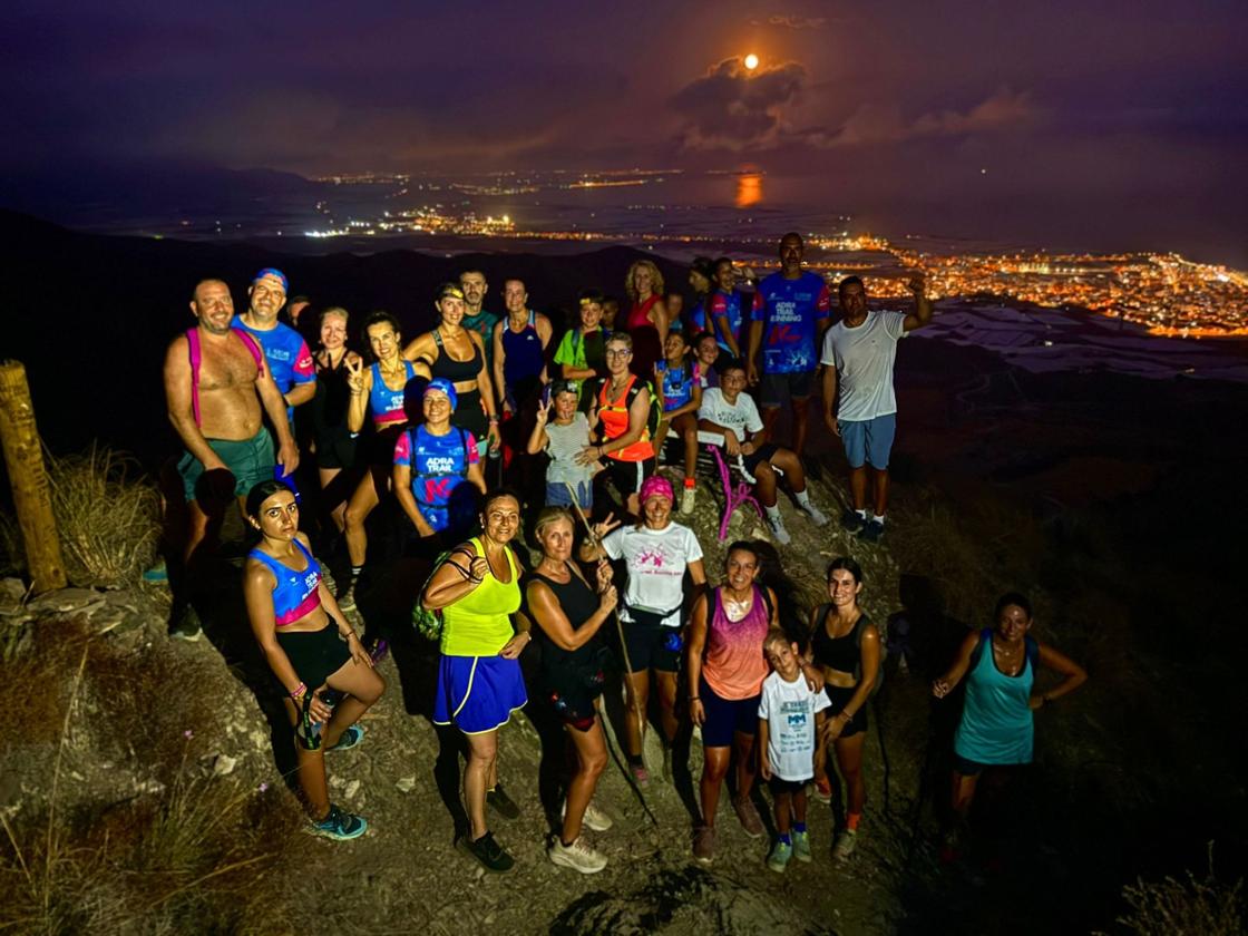 La Superluna de Esturión, desde el 'balcón' de Adra
